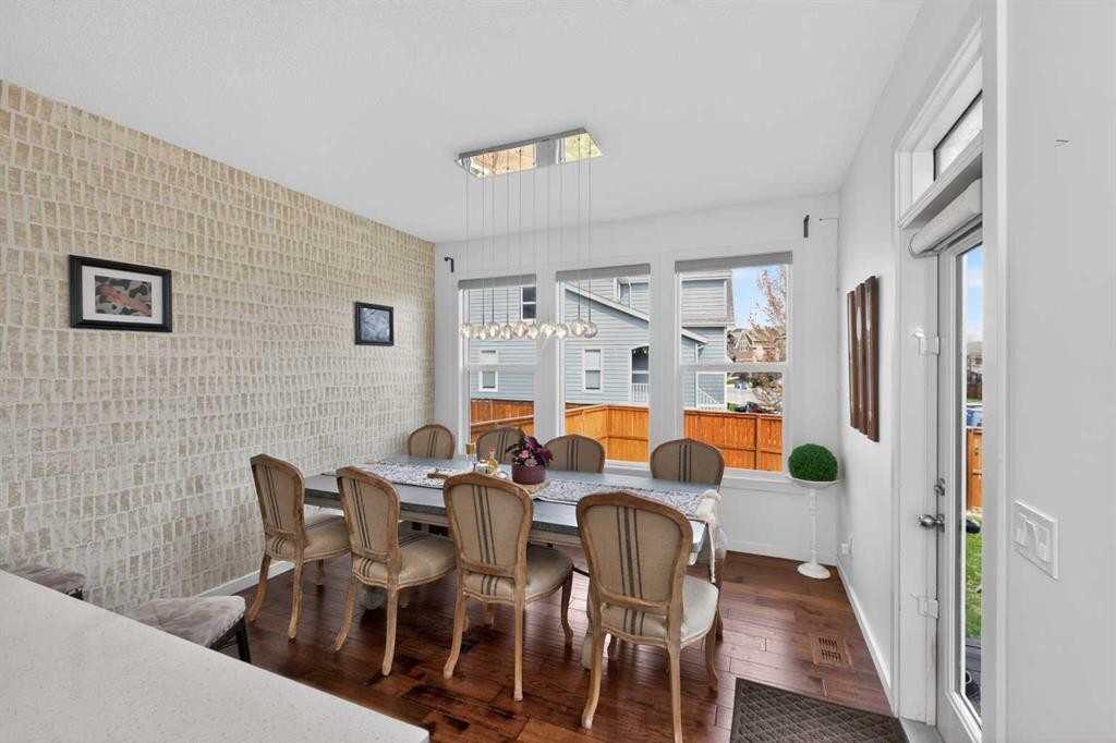 158 Masters Point Se, Calgary, AB - Indoor Photo Showing Dining Room