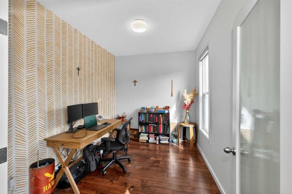 158 Masters Point Se, Calgary, AB - Indoor Photo Showing Office