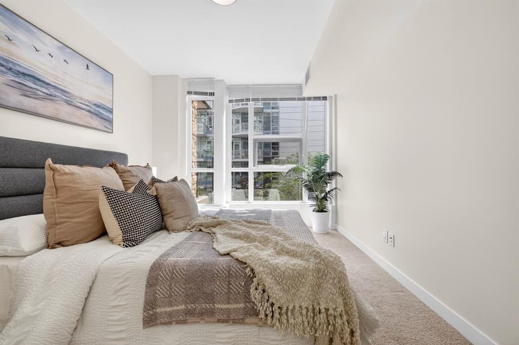 47 Waterfront Mews Sw, Calgary, AB - Indoor Photo Showing Bedroom