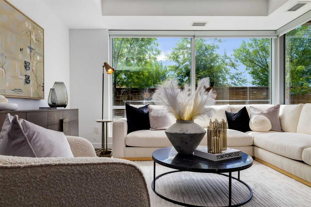 104-8445 Broadcast Avenue Sw, Calgary, AB - Indoor Photo Showing Living Room