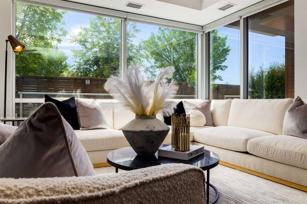 104-8445 Broadcast Avenue Sw, Calgary, AB - Indoor Photo Showing Living Room
