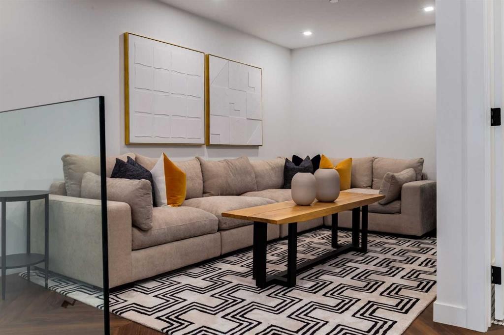 104-8445 Broadcast Avenue Sw, Calgary, AB - Indoor