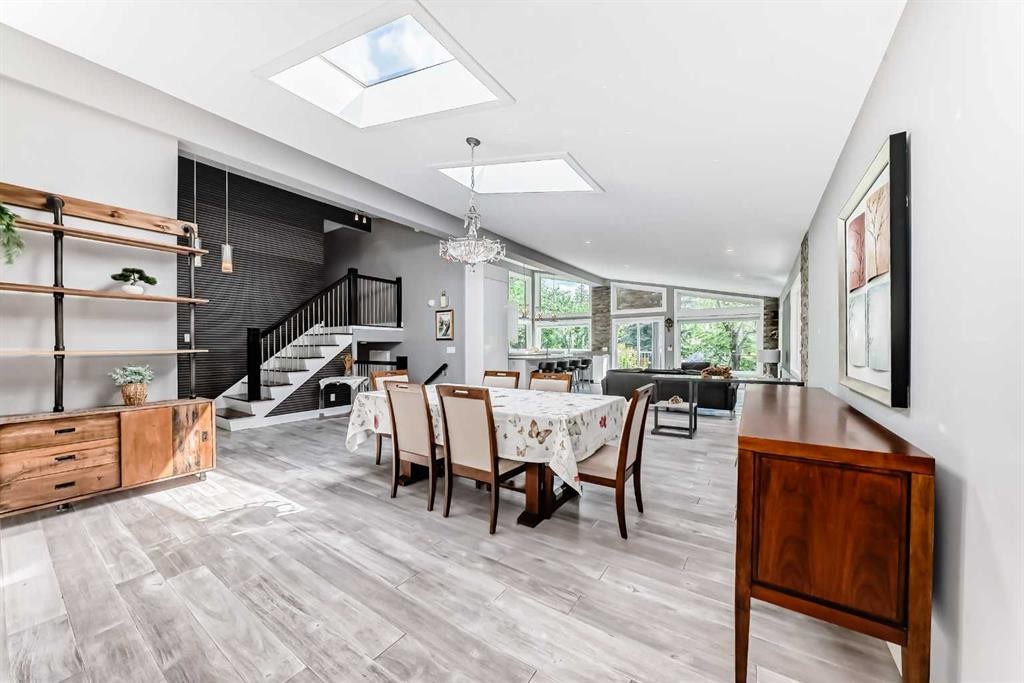 10412 Willowcrest Road Se, Calgary, AB - Indoor Photo Showing Dining Room