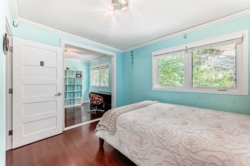 10412 Willowcrest Road Se, Calgary, AB - Indoor Photo Showing Bedroom