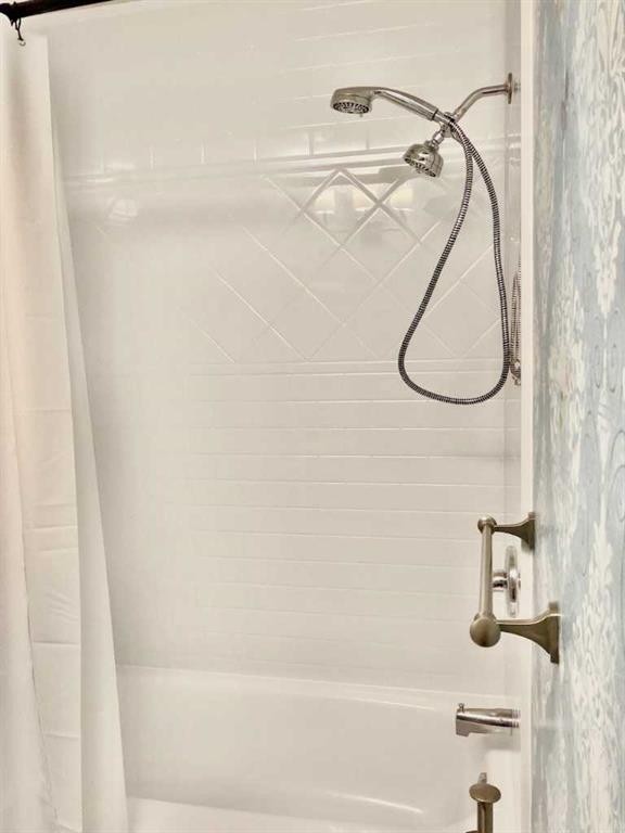 10412 Willowcrest Road Se, Calgary, AB - Indoor Photo Showing Bathroom