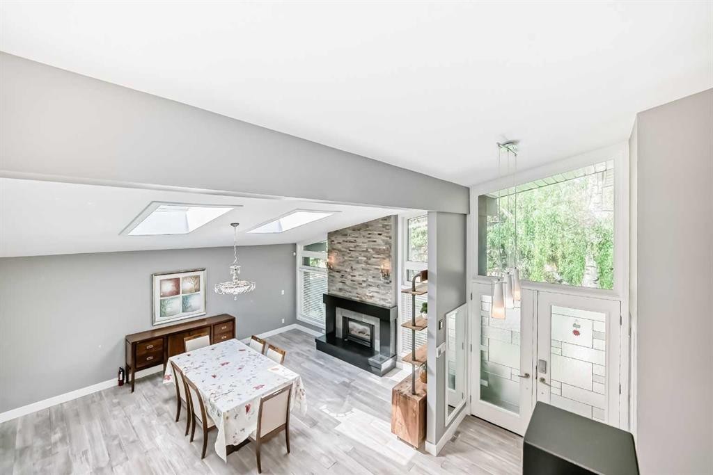 10412 Willowcrest Road Se, Calgary, AB - Indoor With Fireplace