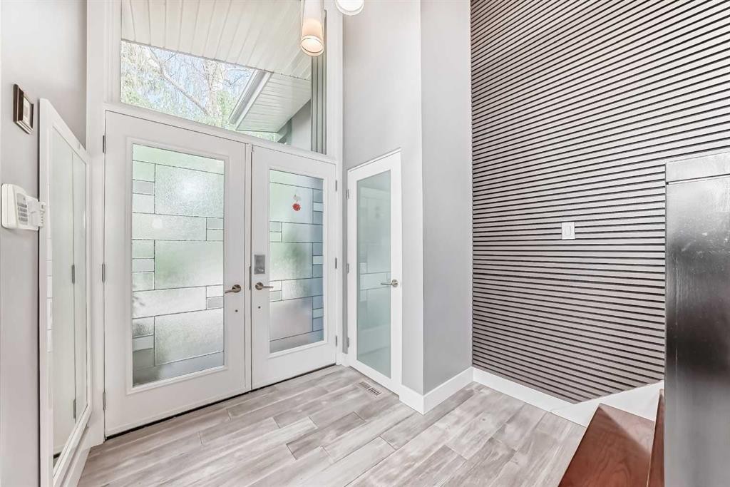 10412 Willowcrest Road Se, Calgary, AB - Indoor Photo Showing Other Room