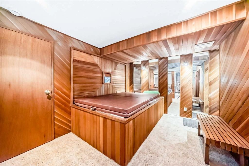 10412 Willowcrest Road Se, Calgary, AB - Indoor Photo Showing Other Room