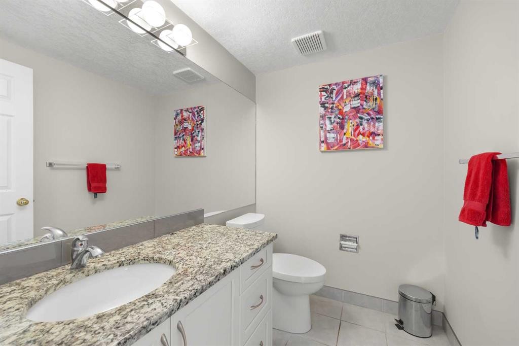 2740 Signal Ridge View Sw, Calgary, AB - Indoor Photo Showing Bathroom