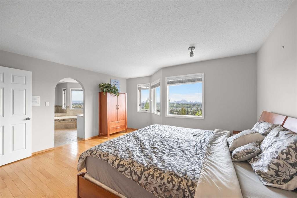 2740 Signal Ridge View Sw, Calgary, AB - Indoor Photo Showing Bedroom