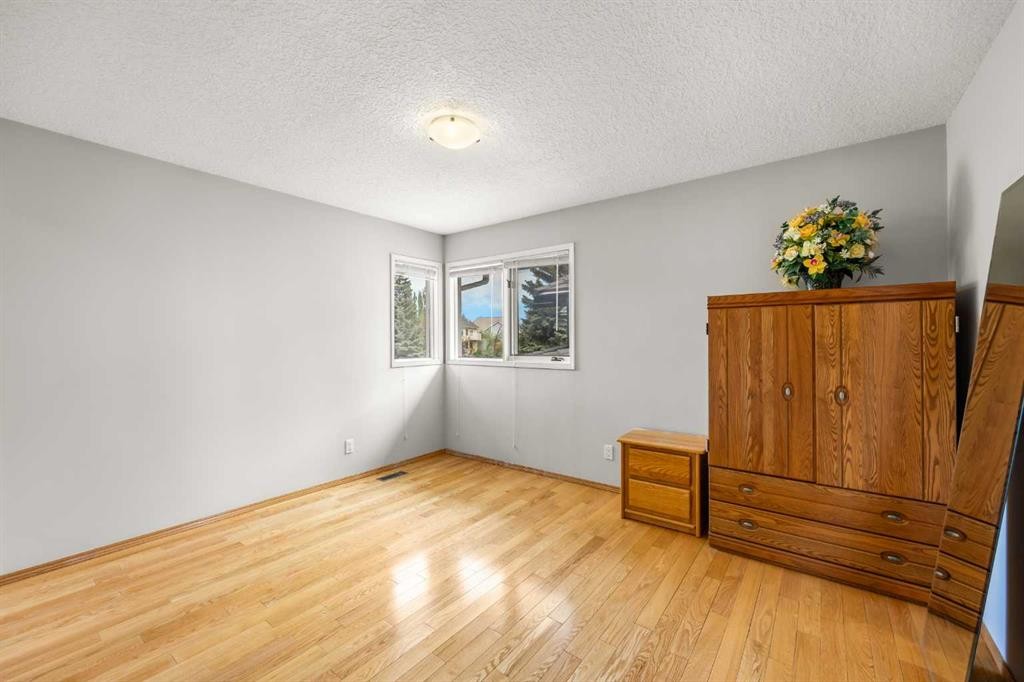2740 Signal Ridge View Sw, Calgary, AB - Indoor Photo Showing Other Room