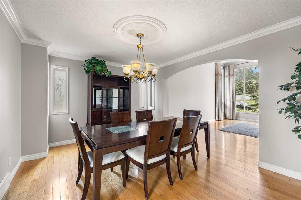 2740 Signal Ridge View Sw, Calgary, AB - Indoor Photo Showing Dining Room