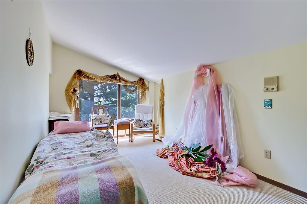 75 Anatapi Lane Sw, Calgary, AB