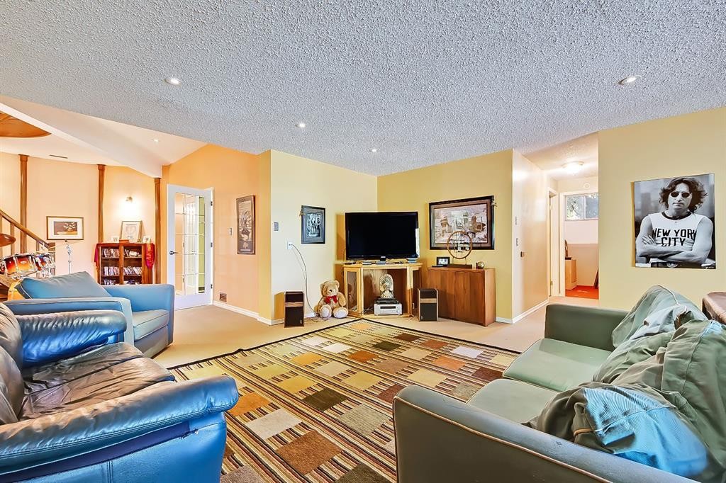 75 Anatapi Lane Sw, Calgary, AB