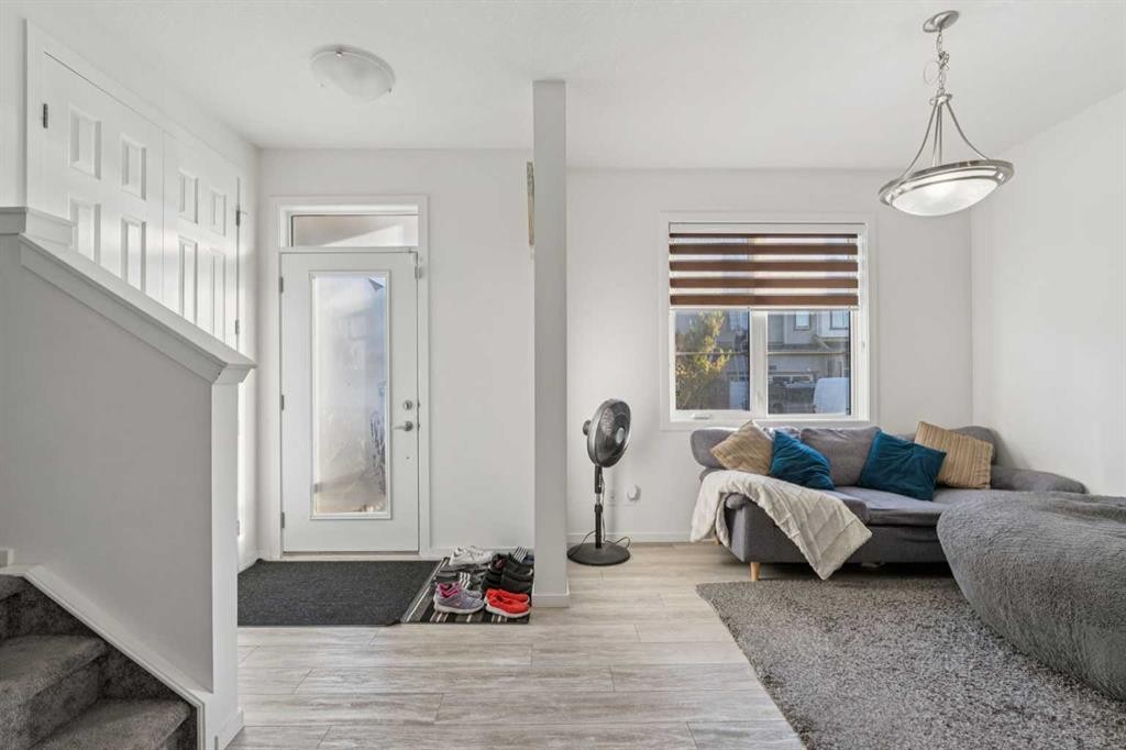 223 Carrington Circle Nw, Calgary, AB - Indoor