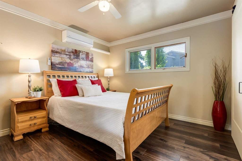 7203 5 Street Sw, Calgary, AB - Indoor Photo Showing Bedroom
