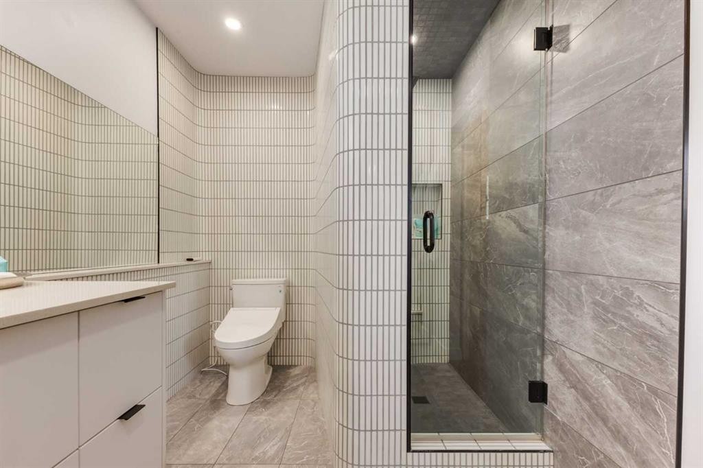7203 5 Street Sw, Calgary, AB - Indoor Photo Showing Bathroom