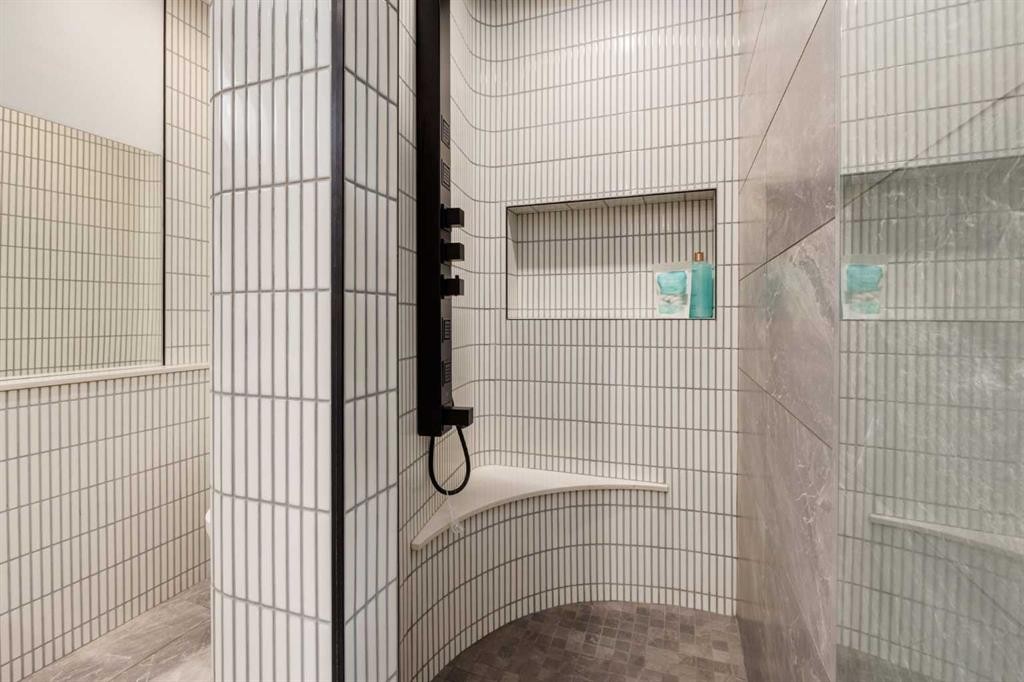 7203 5 Street Sw, Calgary, AB - Indoor Photo Showing Bathroom
