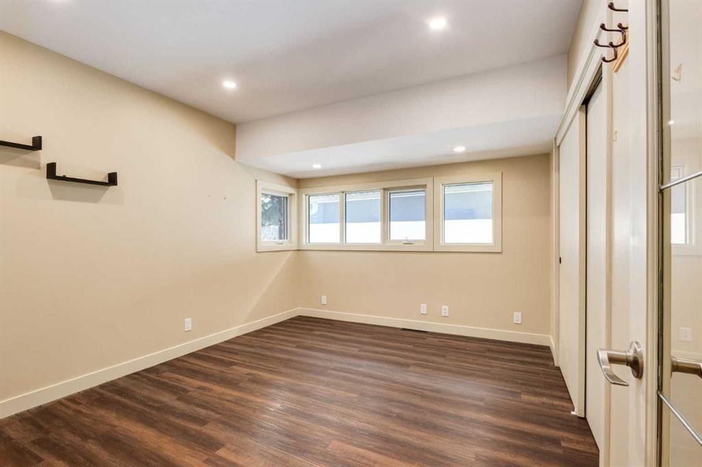 7203 5 Street Sw, Calgary, AB - Indoor Photo Showing Other Room