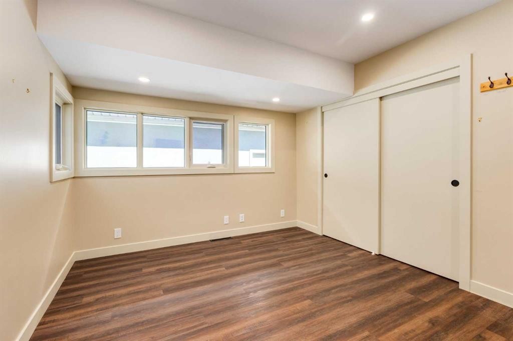 7203 5 Street Sw, Calgary, AB - Indoor Photo Showing Other Room