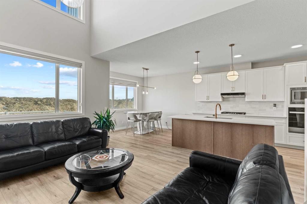 283 Belvedere Drive Se, Calgary, AB - Indoor