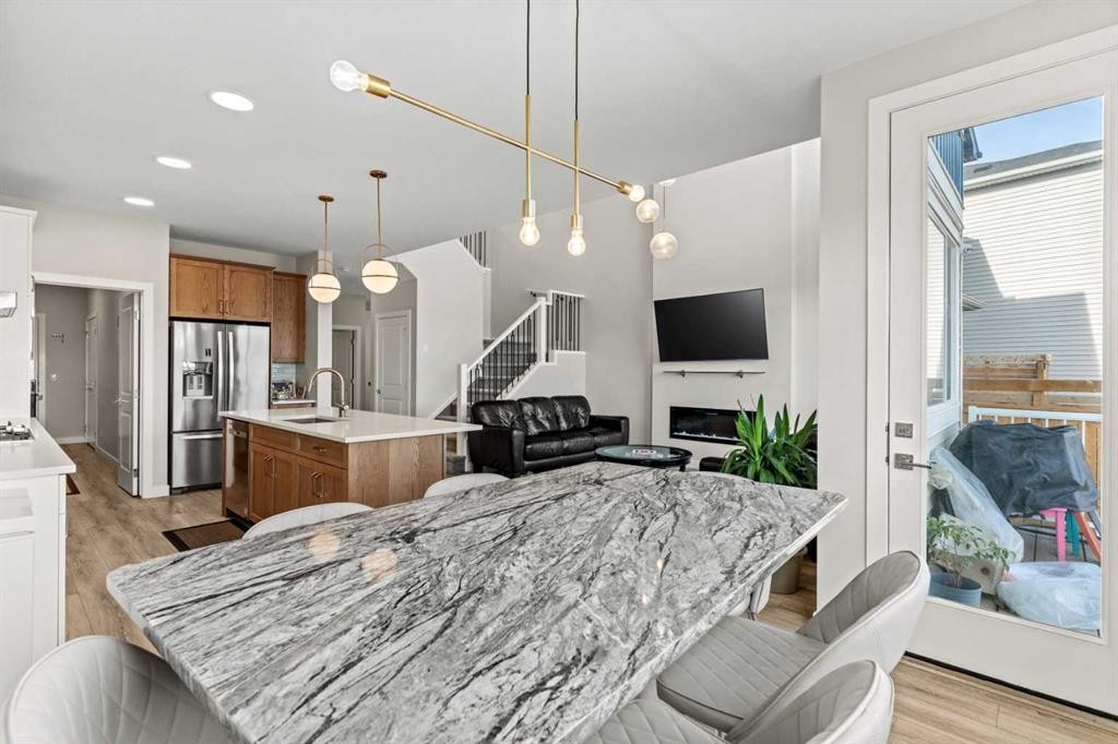 283 Belvedere Drive Se, Calgary, AB - Indoor