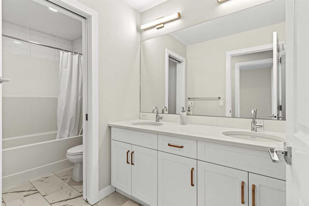 283 Belvedere Drive Se, Calgary, AB - Indoor Photo Showing Bathroom