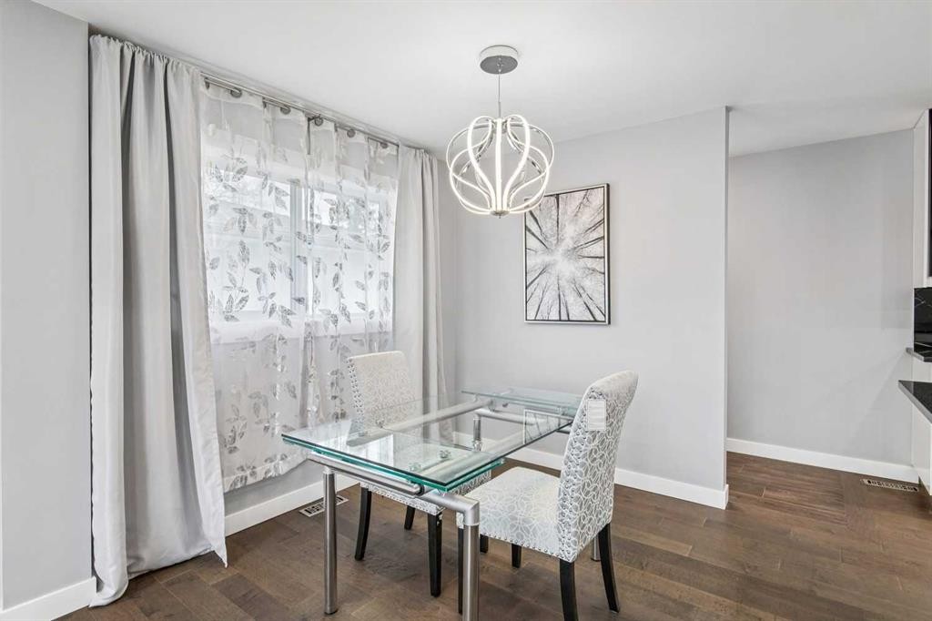 427 96 Avenue Se, Calgary, AB - Indoor Photo Showing Dining Room