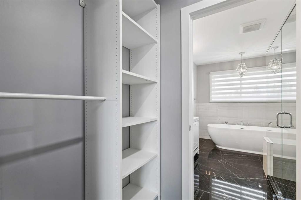 427 96 Avenue Se, Calgary, AB - Indoor Photo Showing Bathroom