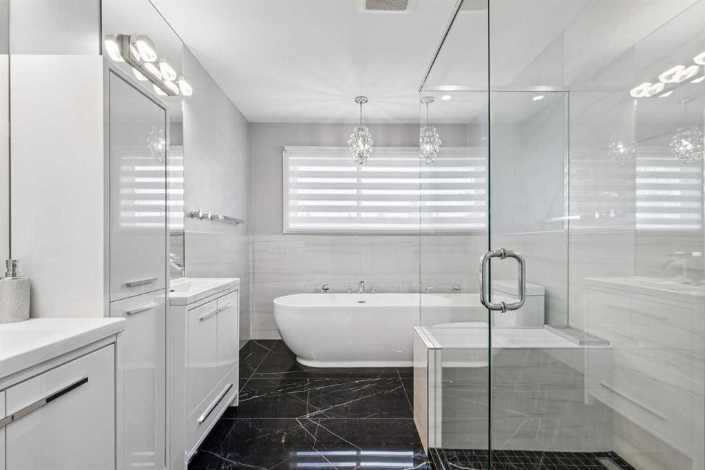 427 96 Avenue Se, Calgary, AB - Indoor Photo Showing Bathroom