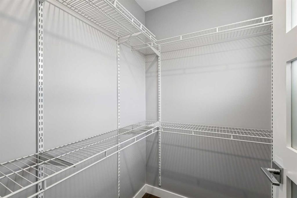 427 96 Avenue Se, Calgary, AB - Indoor With Storage