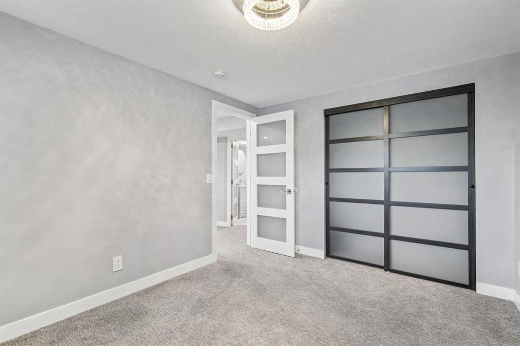 427 96 Avenue Se, Calgary, AB - Indoor Photo Showing Other Room
