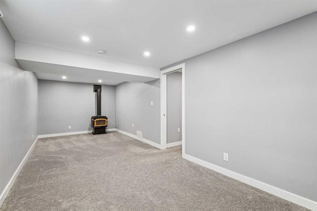 427 96 Avenue Se, Calgary, AB - Indoor