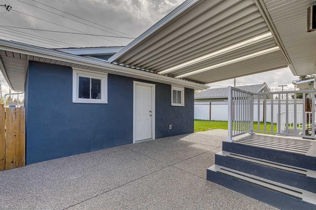 427 96 Avenue Se, Calgary, AB - Outdoor With Exterior