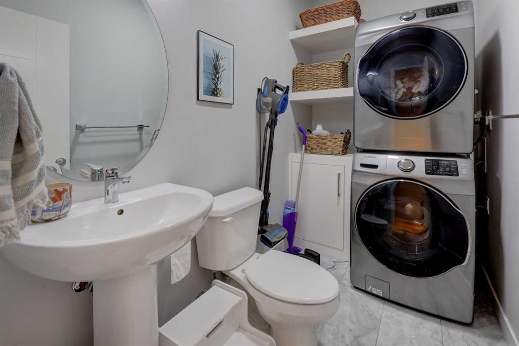 111-408 27 Avenue Ne, Calgary, AB - Indoor Photo Showing Laundry Room