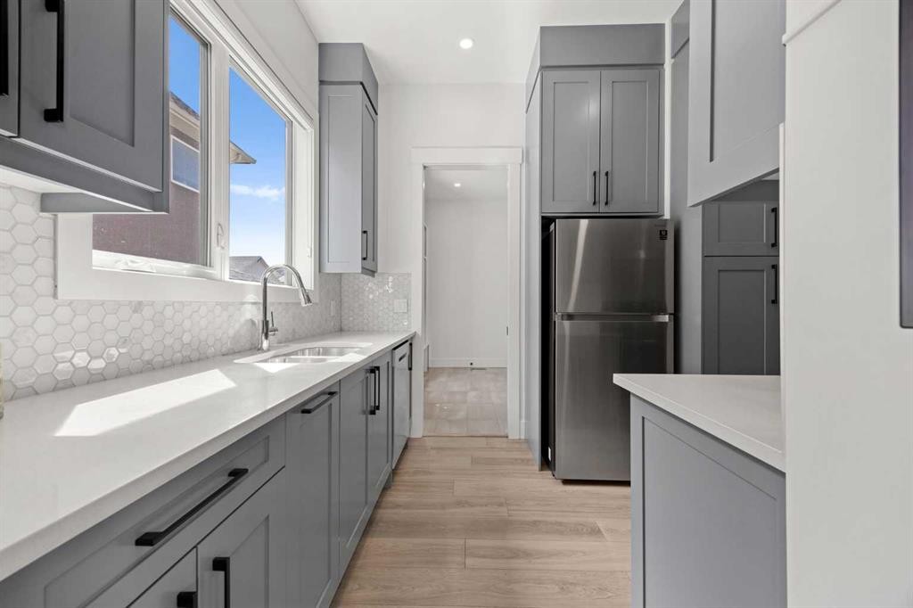 127 Kinniburgh Crescent, Chestermere, AB - Indoor Photo Showing Kitchen