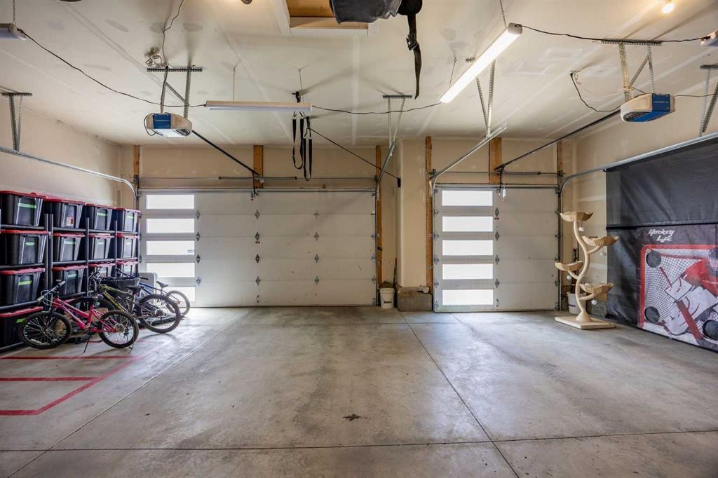 127 Kinniburgh Crescent, Chestermere, AB - Indoor Photo Showing Garage