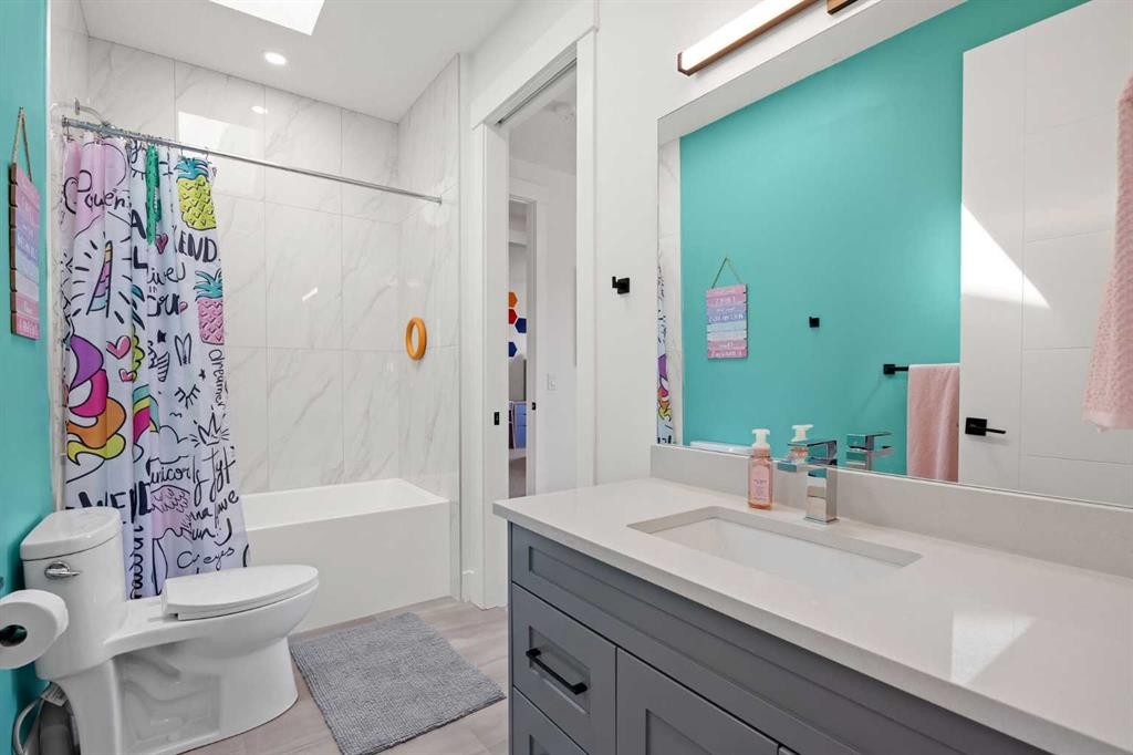 127 Kinniburgh Crescent, Chestermere, AB - Indoor Photo Showing Bathroom