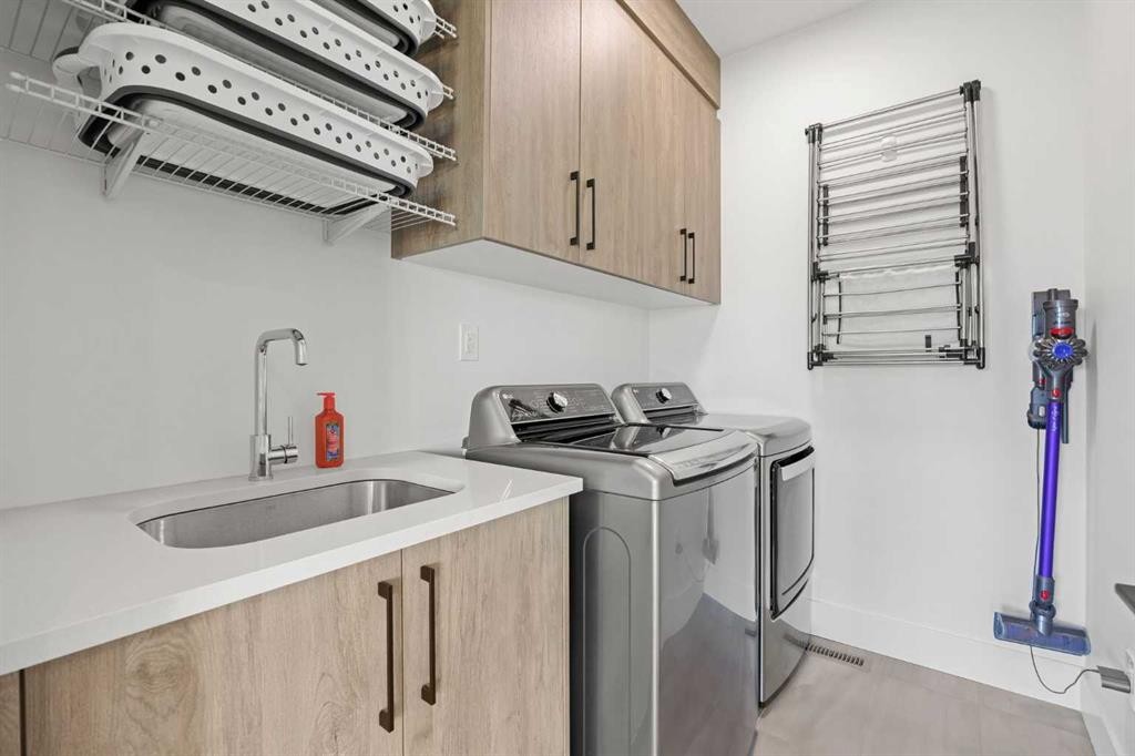 127 Kinniburgh Crescent, Chestermere, AB - Indoor Photo Showing Laundry Room
