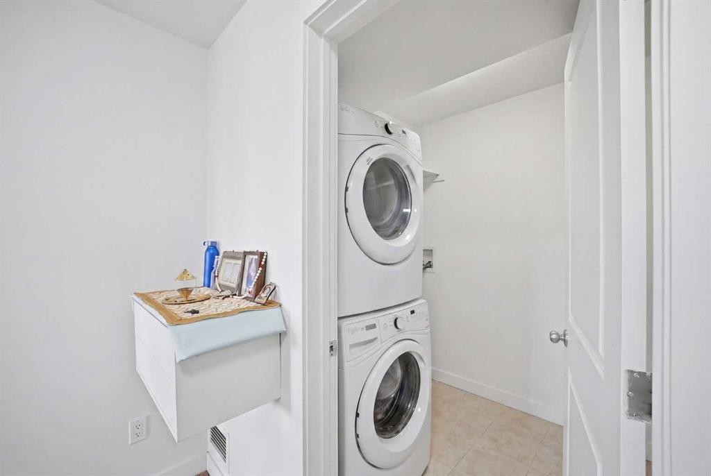 1408-6118 80 Avenue Ne, Calgary, AB - Indoor Photo Showing Laundry Room