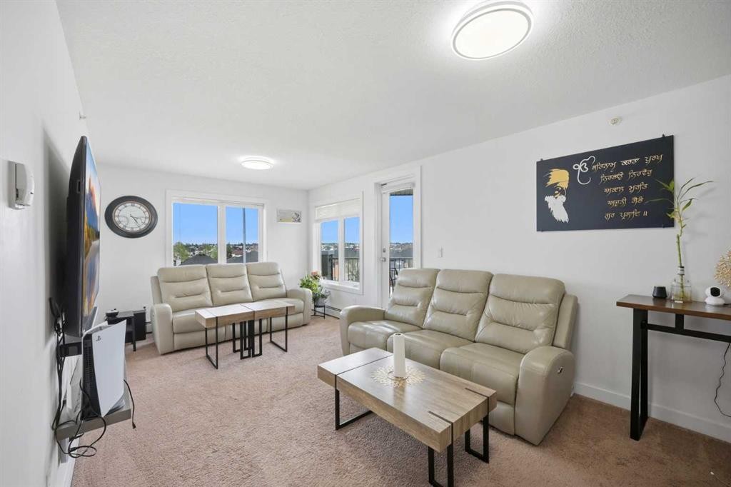 1408-6118 80 Avenue Ne, Calgary, AB - Indoor Photo Showing Living Room