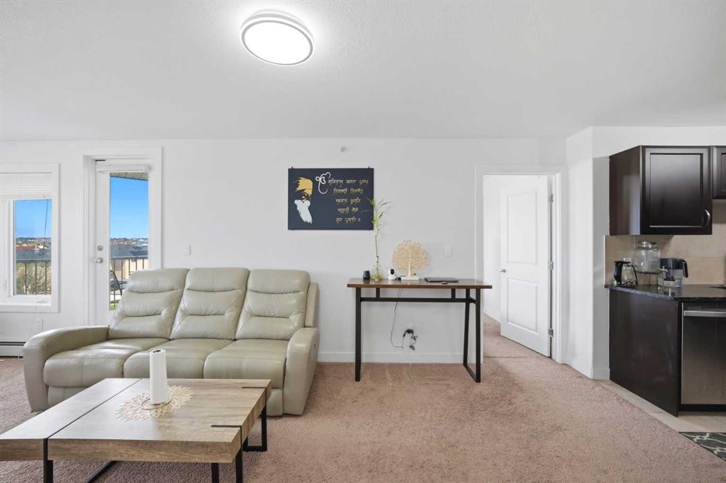 1408-6118 80 Avenue Ne, Calgary, AB - Indoor Photo Showing Living Room