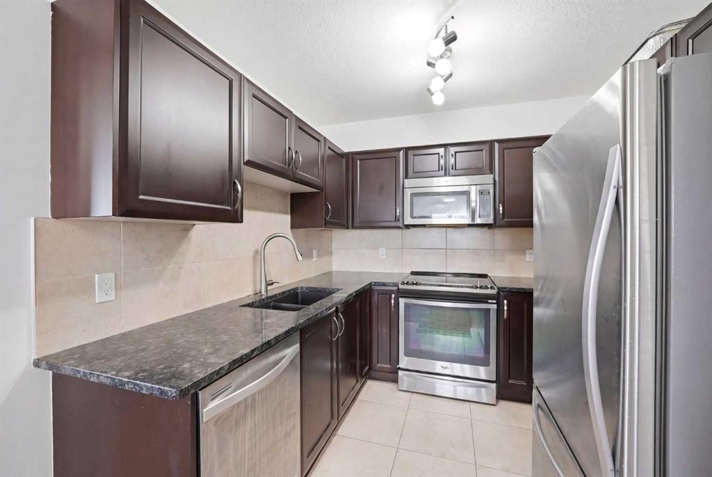 1408-6118 80 Avenue Ne, Calgary, AB - Indoor Photo Showing Kitchen With Double Sink With Upgraded Kitchen