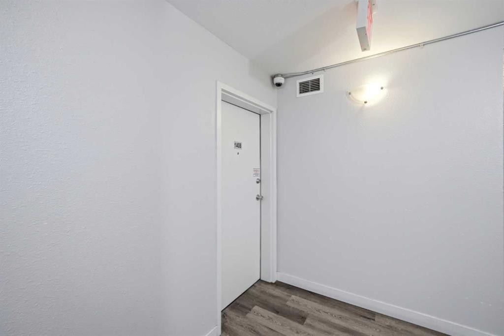 1408-6118 80 Avenue Ne, Calgary, AB - Indoor Photo Showing Other Room