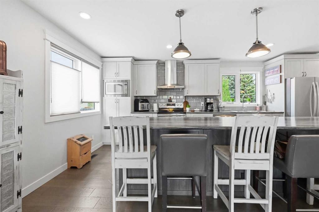 2406 26 Street, Nanton, AB - Indoor
