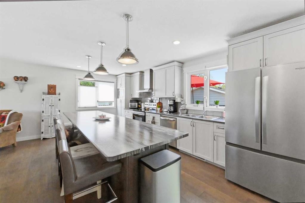 2406 26 Street, Nanton, AB - Indoor
