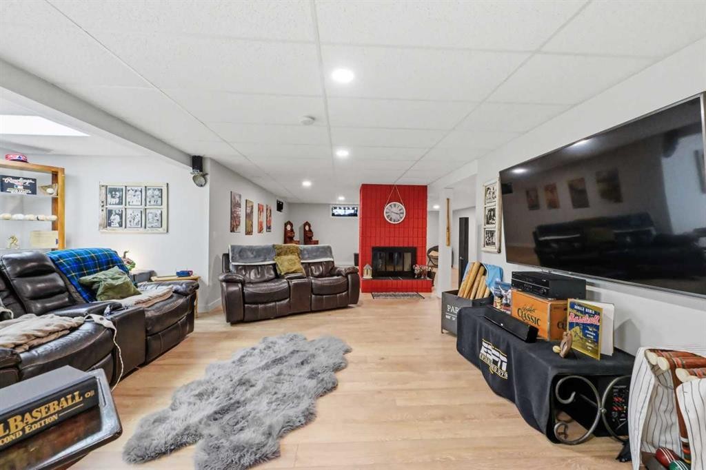 2406 26 Street, Nanton, AB - Indoor