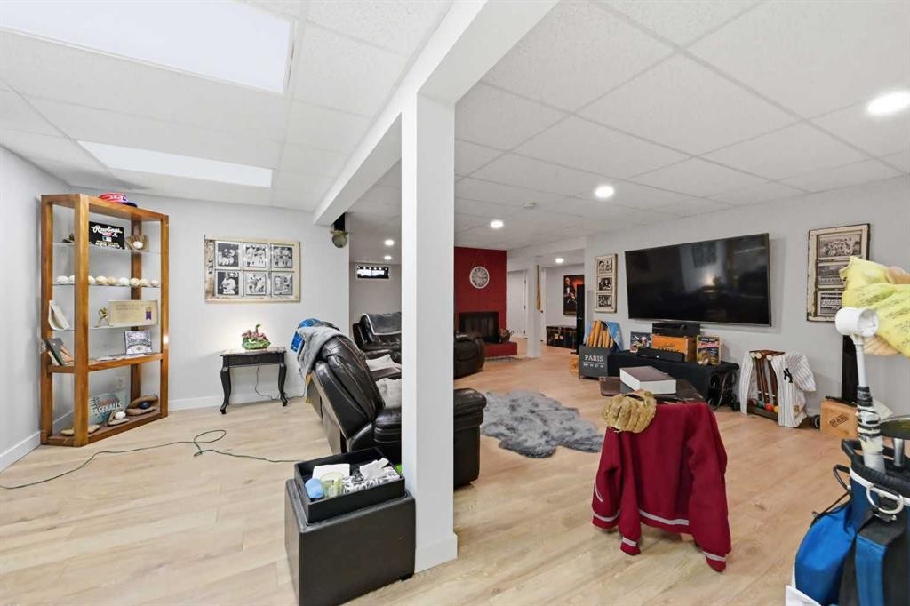2406 26 Street, Nanton, AB - Indoor