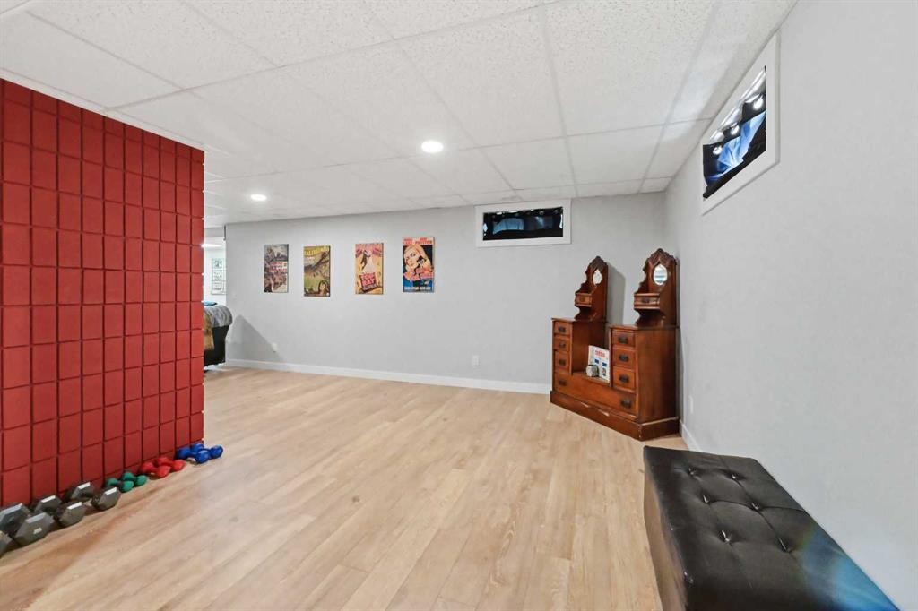 2406 26 Street, Nanton, AB - Indoor