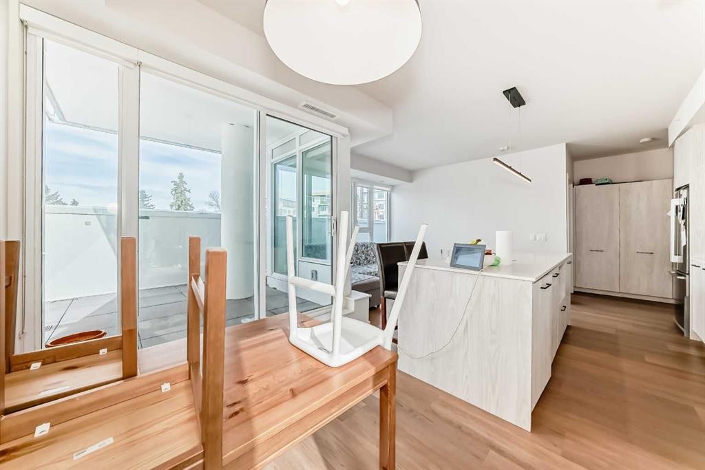 310-1107 Gladstone Road Nw, Calgary, AB - Indoor